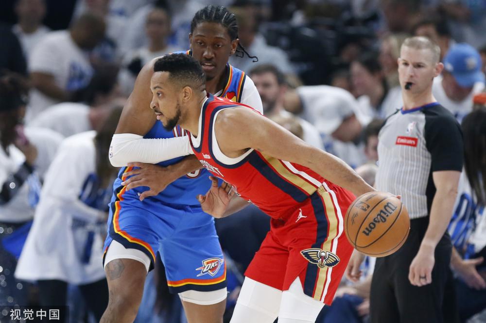 沉着冷静的 沉着冷静的