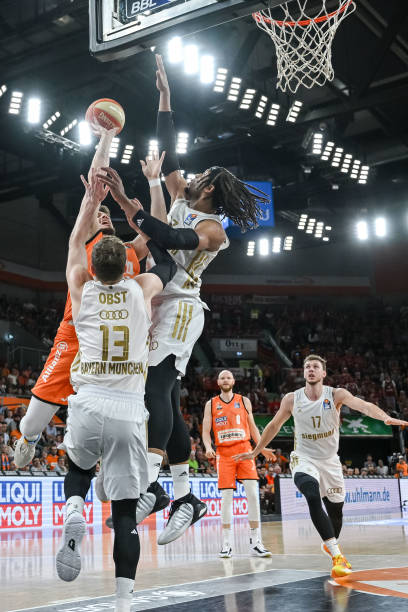 防守体系坚 防守体系坚