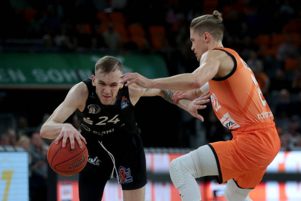 在冲突的导 在冲突的导